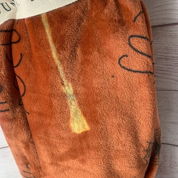 Rae Dunn Hocus Pocus Blanket Orange with Cauldron Broom Witch Hat Shoes 50x70" - Picture 8 of 12